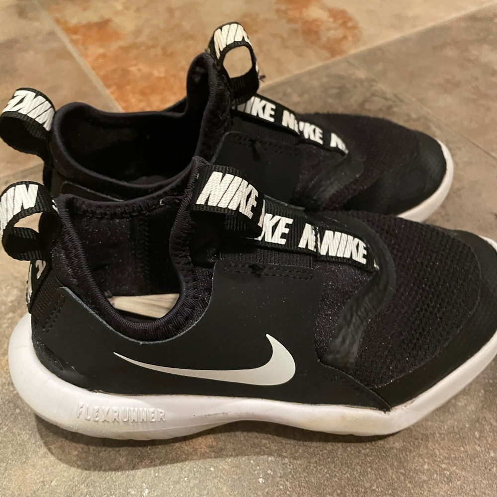 Toddler boys size 11.5 NIKE flex